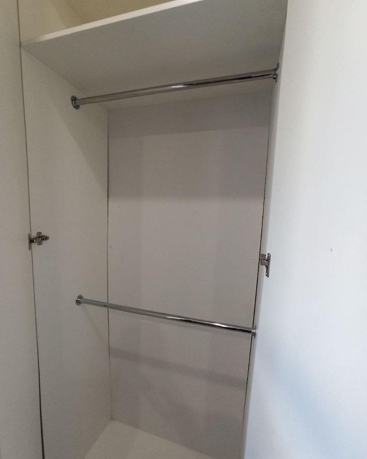 Встроенные шкафы-Встроенный шкаф с распашными дверями «Модель 24»-фото4